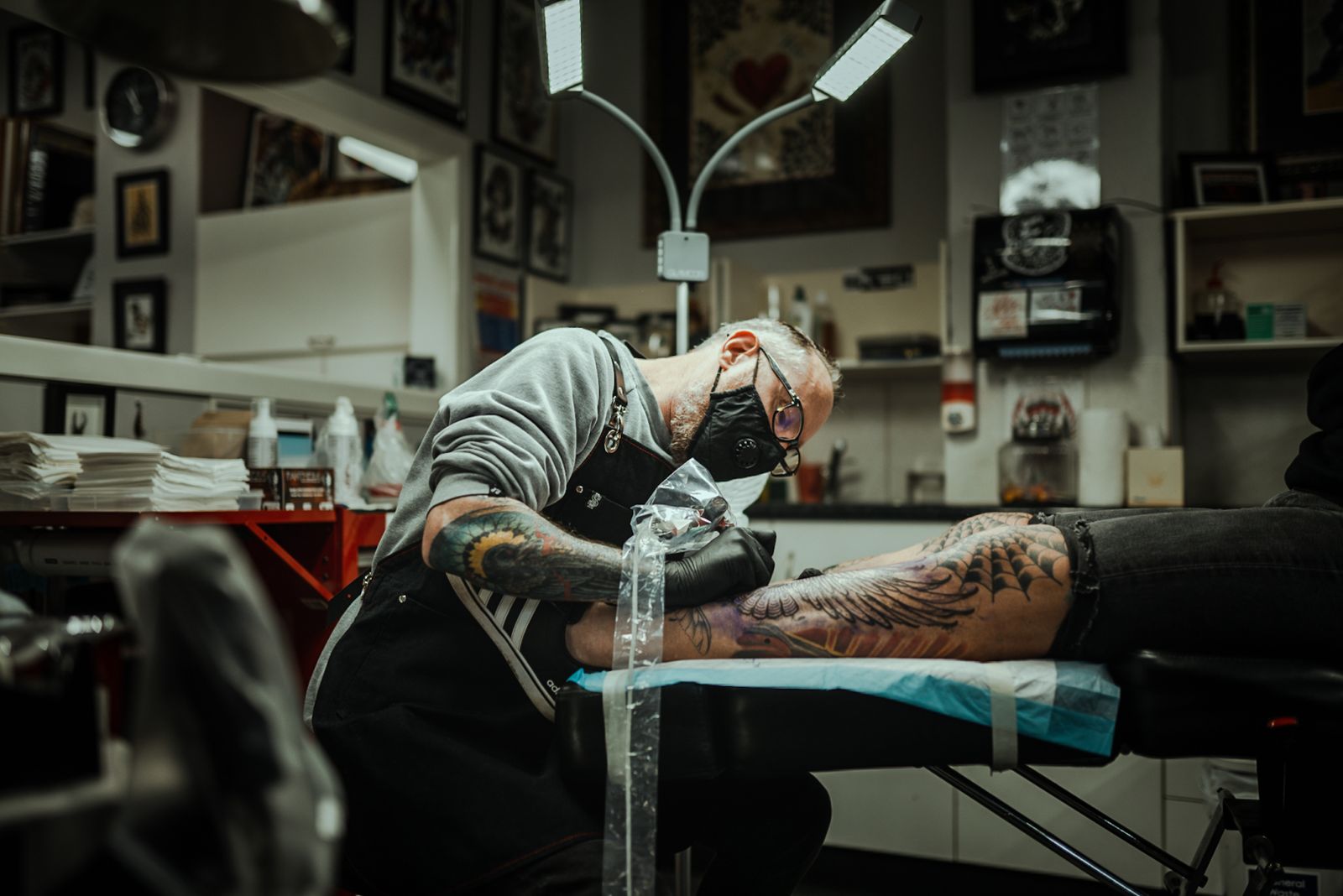 Sesión de tatuaje · Samadhi